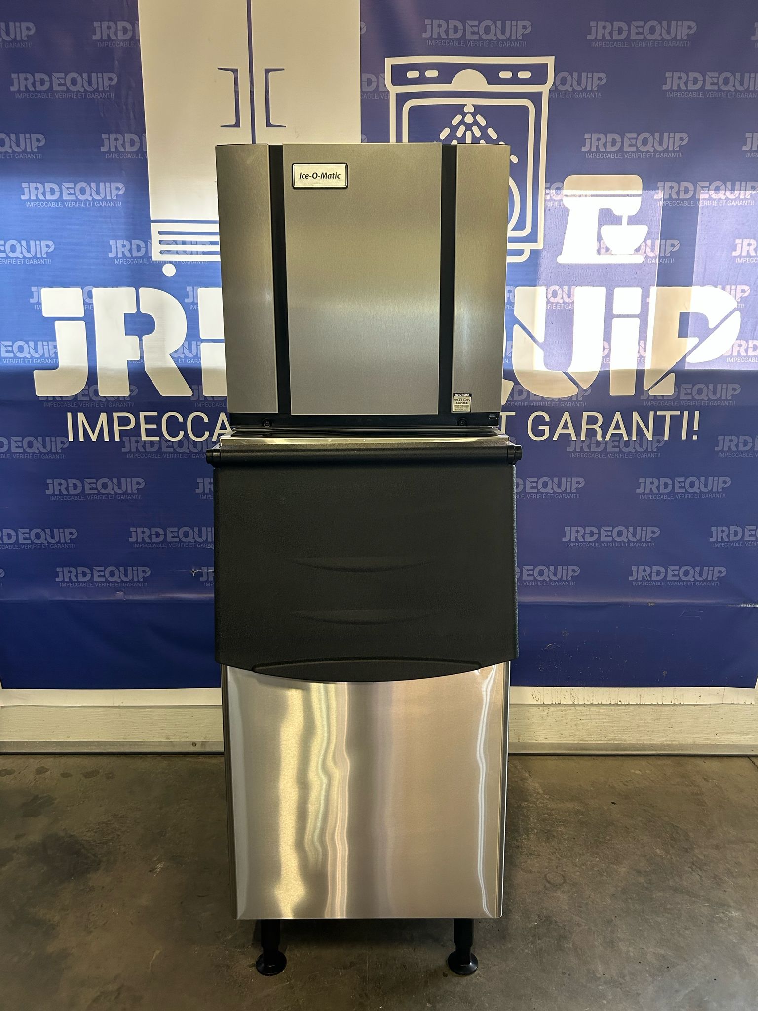 Vertical evaporator ice cube maker CIM0320